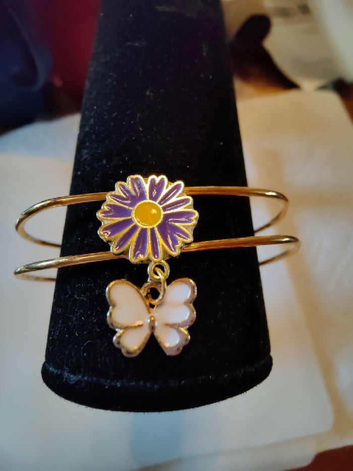 B #190 Bangle Gold tone Daisy center w/ White Butterfly Dangling off.