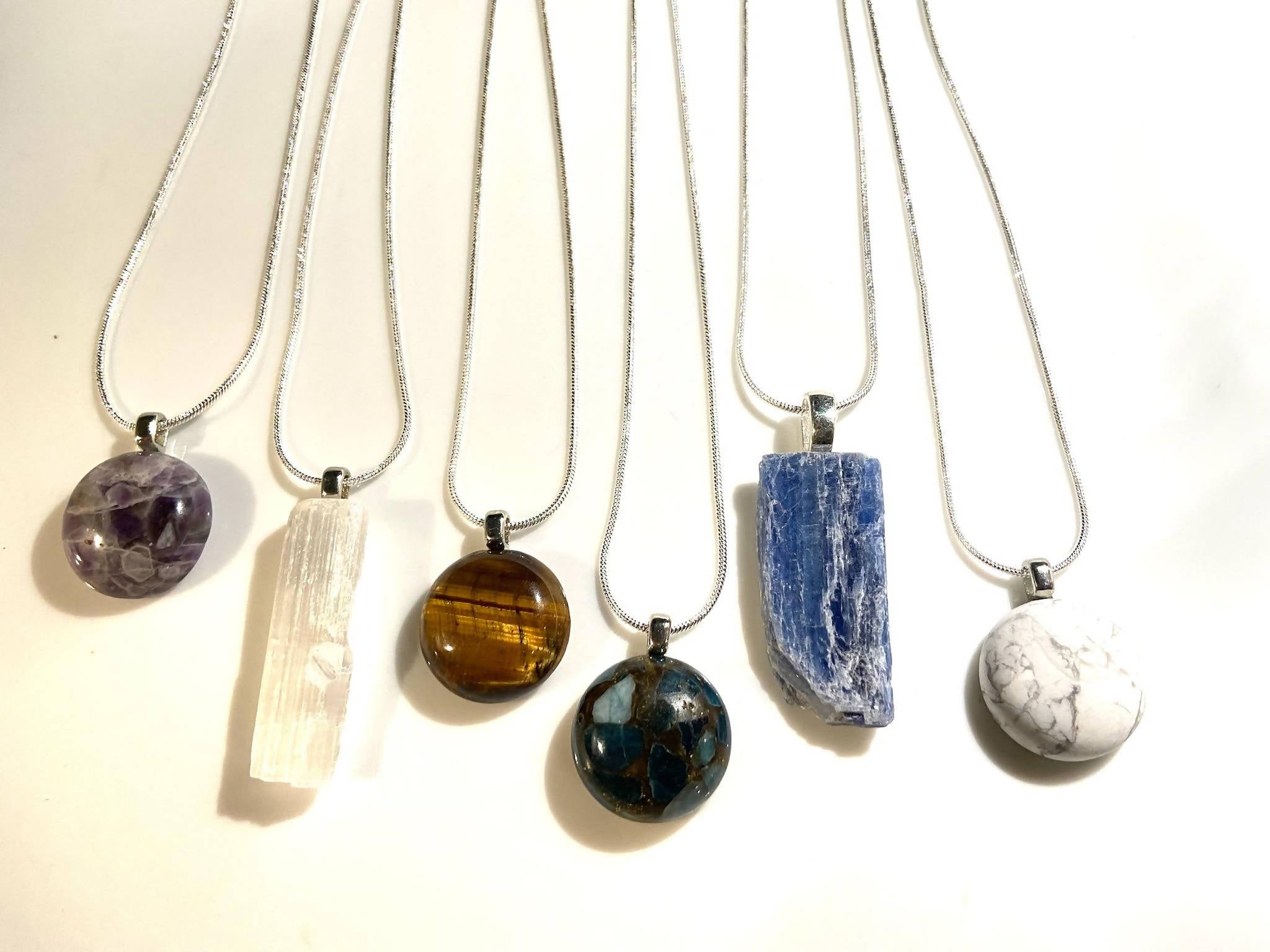 Stone pendant with chain
