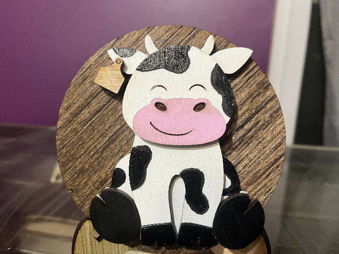 Sitting cow circle interchangeable insert