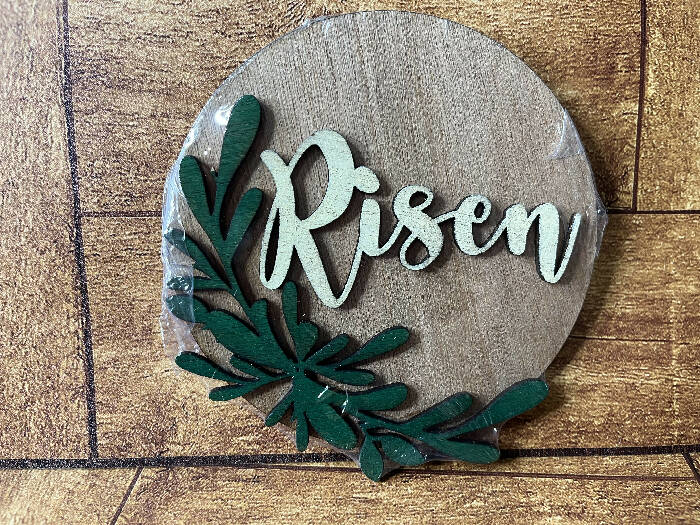 “Risen” Jesus Easter circle interchangeable insert