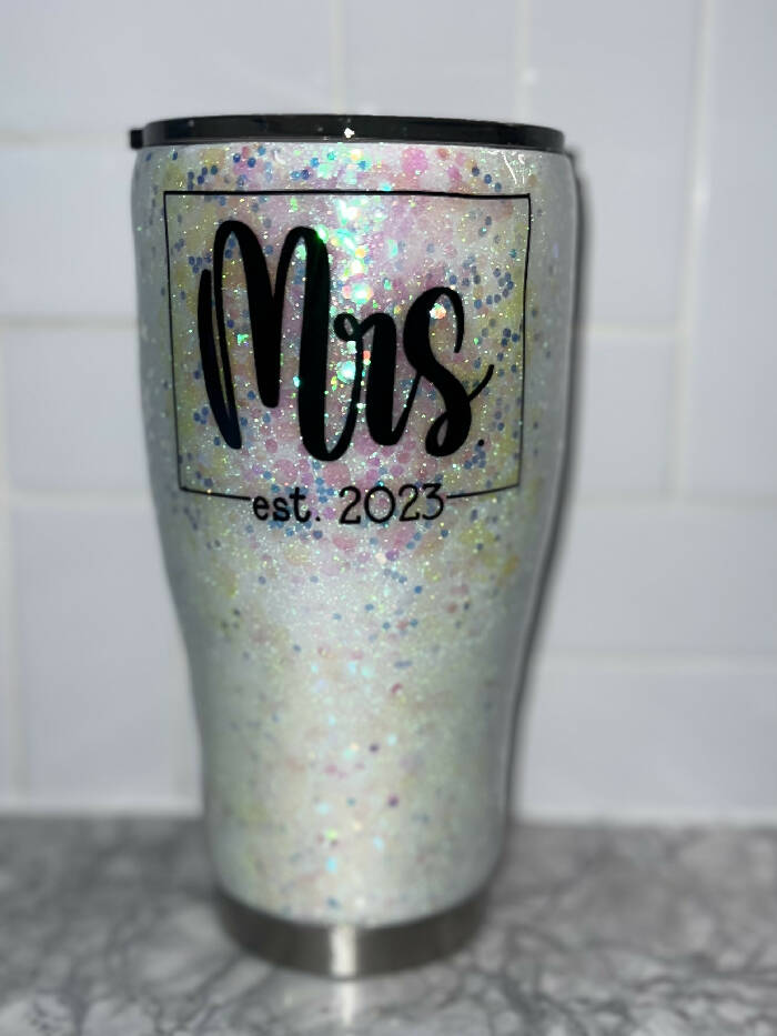 30oz glitter Mrs. 2023 cup