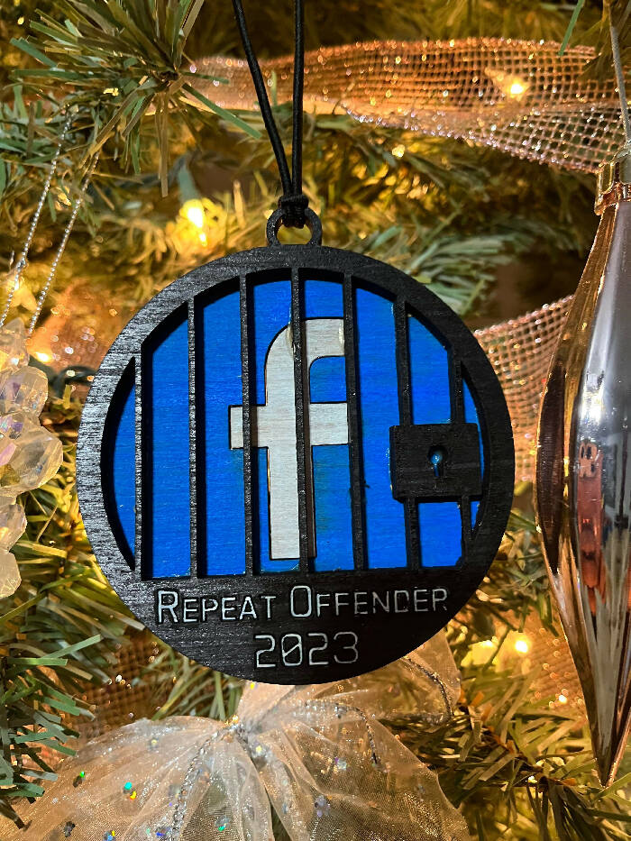 2023 fb inmate repeat offender Christmas ornament